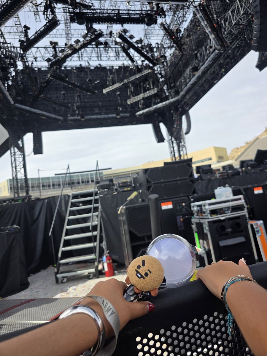 𝐫𝐚𝐢𝐧𝐲⁷ 🪷 is seeing bts! tweet media