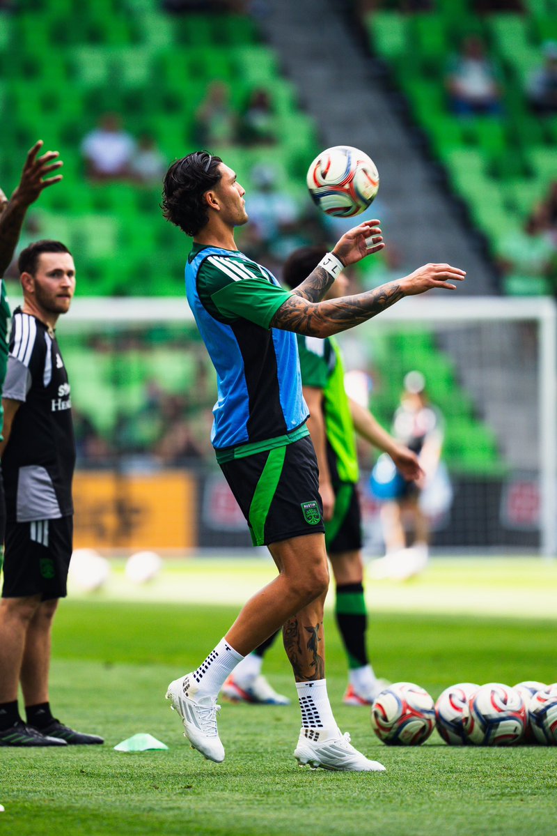 WeAreAustinTV's tweet image. Warmups looked a little different today!

📸: RDZ Flickz

#austinfc #mls | WAATV