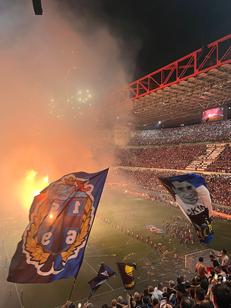 FrancescaCphoto's tweet photo. Siamo Noiiiiiii 🙌🏼💥🖤💙🇮🇹 https://t.co/mByddUax1C