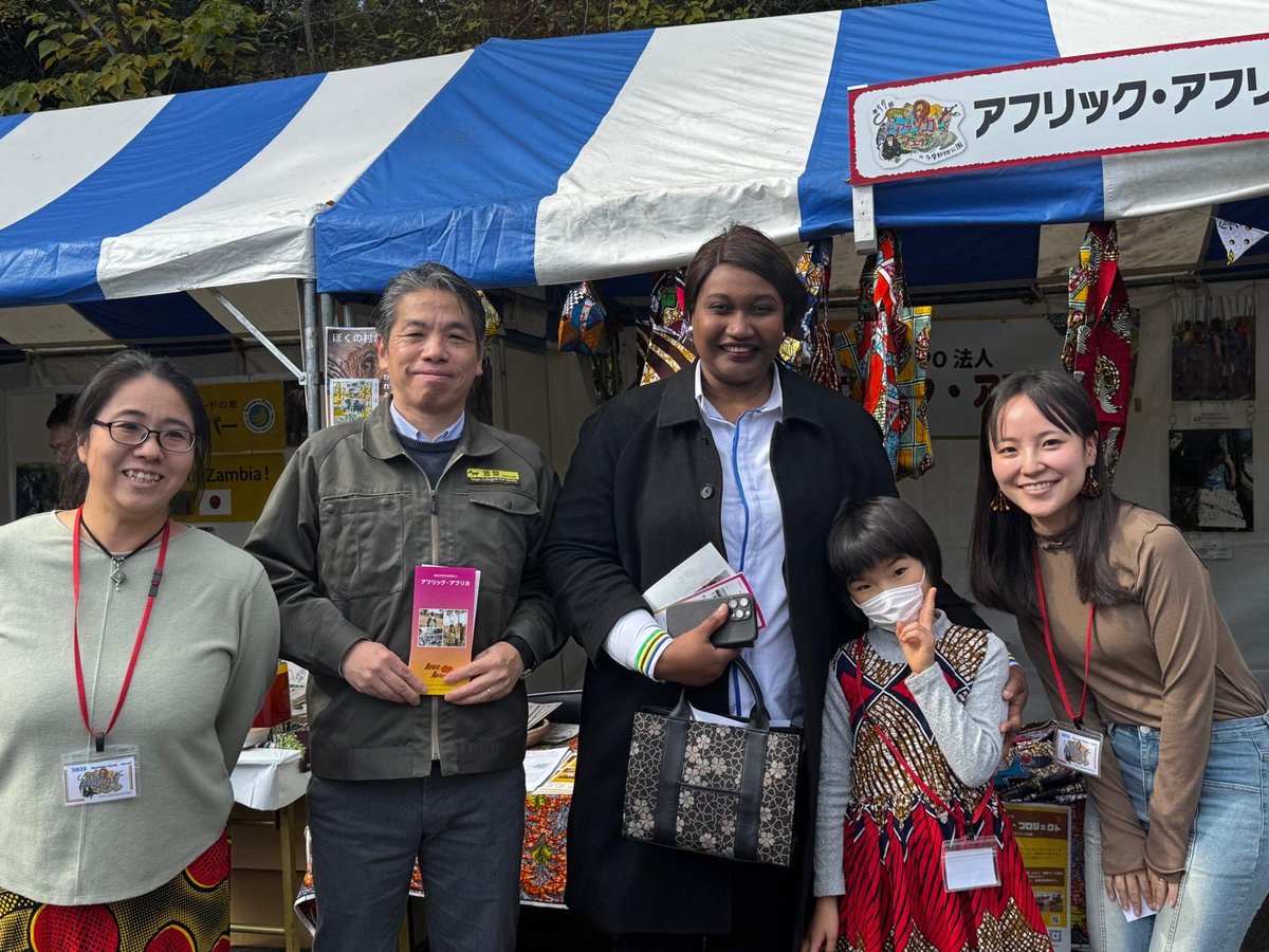 UbaloziJapan's tweet photo. UBALOZI WATEMBELEA TAMA ZOO KUIMARISHA USHIRIKIANO WA UTALII

Ubalozi ulitembelea Tama Zoological Park iliyopo jijini Tokyo, kwa lengo la kuimarisha ushirikiano katika sekta ya utalii na uhifadhi wa wanyamapori. Katika ziara hiyo, pande zote mbili zilijadiliana kuhusu uwezekano wa kushirikiana katika kubadilishana uzoefu na utaalamu, hususan katika maeneo ya uhifadhi wa wanyamapori, utalii wa ikolojia (eco-tourism), pamoja na programu za elimu kwa umma kuhusu umuhimu wa kulinda mazingira na viumbe hai.