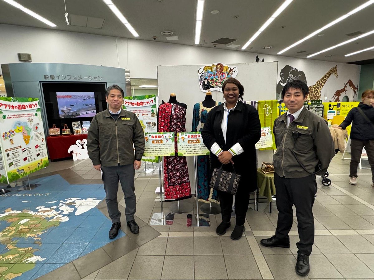UbaloziJapan's tweet photo. UBALOZI WATEMBELEA TAMA ZOO KUIMARISHA USHIRIKIANO WA UTALII

Ubalozi ulitembelea Tama Zoological Park iliyopo jijini Tokyo, kwa lengo la kuimarisha ushirikiano katika sekta ya utalii na uhifadhi wa wanyamapori. Katika ziara hiyo, pande zote mbili zilijadiliana kuhusu uwezekano wa kushirikiana katika kubadilishana uzoefu na utaalamu, hususan katika maeneo ya uhifadhi wa wanyamapori, utalii wa ikolojia (eco-tourism), pamoja na programu za elimu kwa umma kuhusu umuhimu wa kulinda mazingira na viumbe hai.