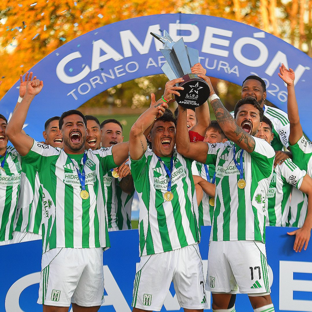 tenfieldoficial's tweet photo. La foto del campeón 🏆 https://t.co/PcbmgT4aNS