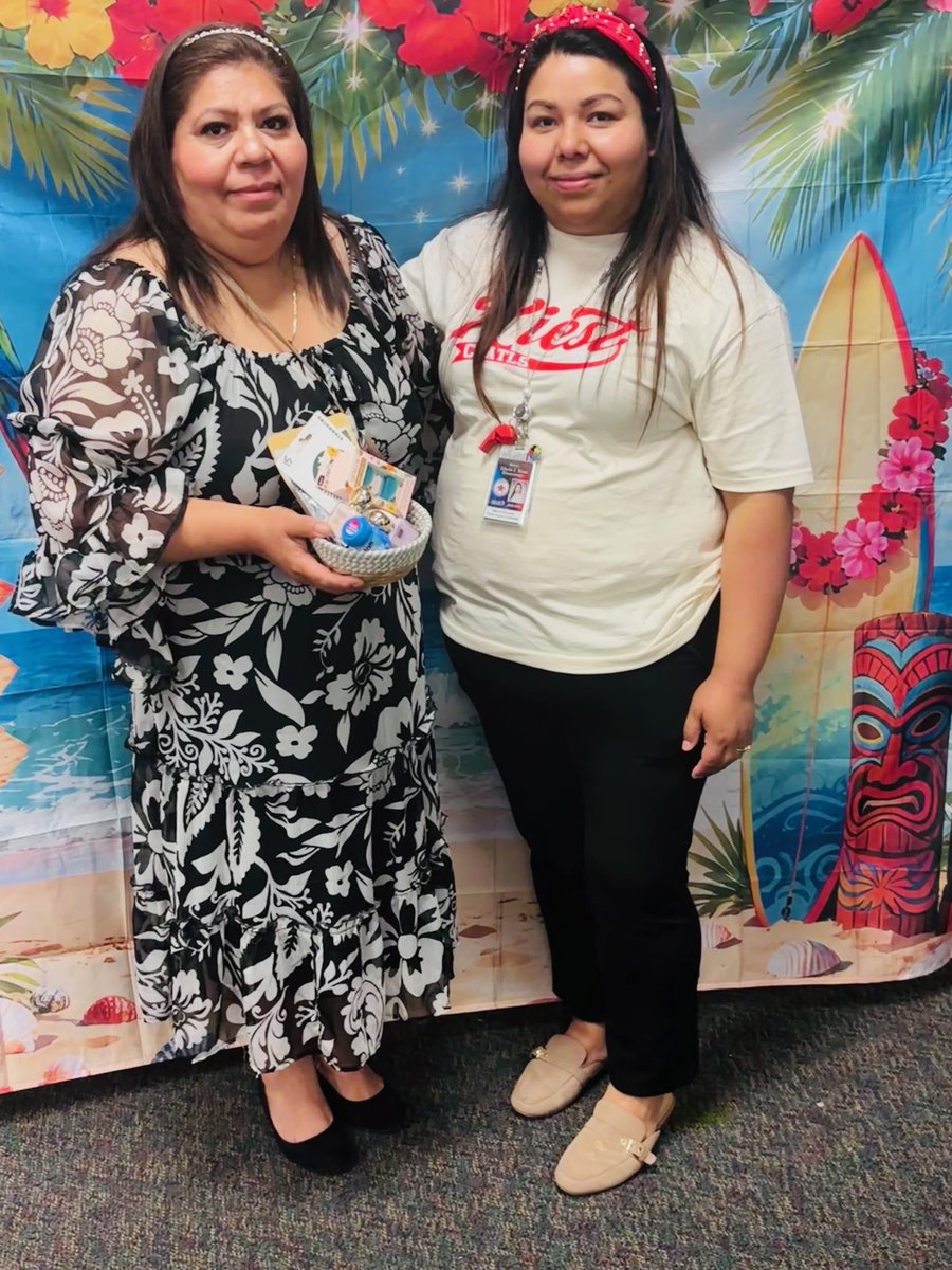 EJKiestDISD's tweet photo. Our work wouldn’t be possible without our amazing volunteers! We held our Volunteer Appreciation Luncheon to celebrate our amazing Parent Volunteers! Ms. Rodriguez has over 100 volunteer hours! Thank you Ms. Rodriguez! The Kiest Fam appreciates everything you do! @MendozaMoments https://t.co/AngxdaPPRW