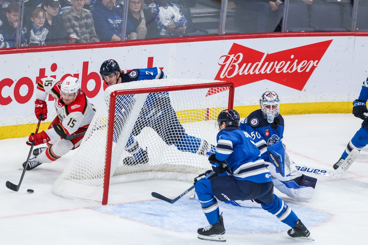imaraindancer's tweet image. The @ManitobaMoose with another set of beautiful photos from game two of the Central Division Semifinals vs @griffinshockey 

#gogrg #lgrw #ahl #mbmoose #GRvsMB