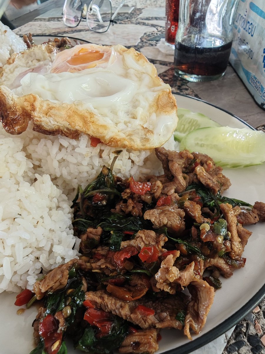 boyerror's tweet image. .

ข้าวกระ​เพรา​เนื้อสับ ไข่ดาว : Minced beef basil rice with fried egg

#beef​
#friedegg
#rice
#basil
#thaifood 

Mobile phone : xiaomi14ultra

Thailand