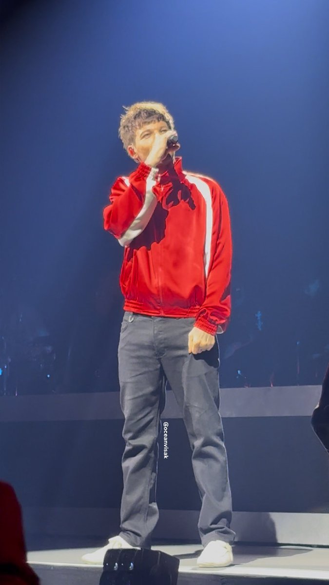 lou ༯ tweet media