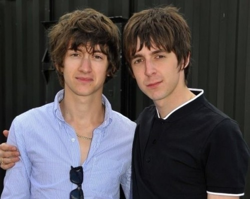 milla_ex2016's tweet photo. chill my man no ones gonna steal him from you https://t.co/72WevvpDWN