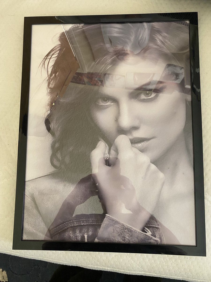 RichardMP1979's tweet image. Picked up this awesome Lauren Cohan canvas print—love the black &amp;amp; white style, it looks really clean and classy on display.

Big fan of her work, so this is a great piece to have up alongside the rest of the collection!
#LaurenCohan #TheWalkingDead #WallArt #CanvasArt #Collector