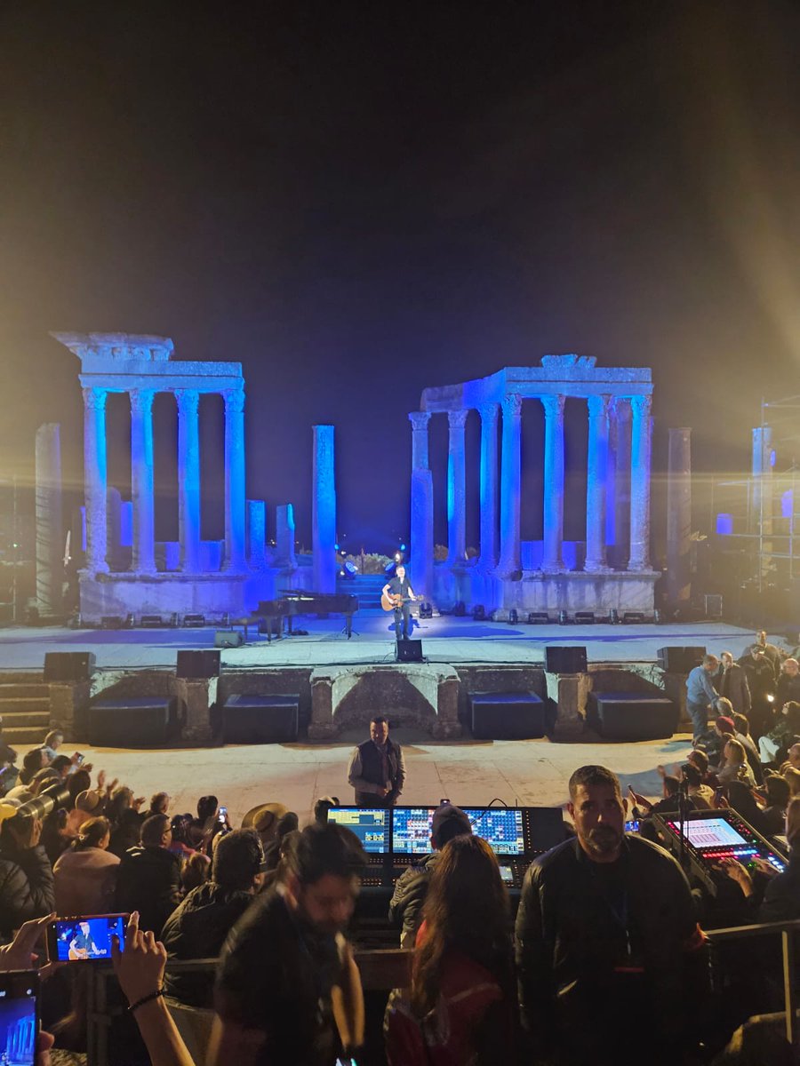 TapNewsAgency's tweet photo. #Tunisia: Rock legend Bryan Adams lit up the #Dougga Theatre in 2nd concert with electrifying, emotional show as over 3,000 fans sang along to classics like Summer of '69, Heaven & (Everything I Do) I Do It for You, turning the @UNESCO site into a night of pure nostalgia. #TAP_En https://t.co/QXjvI8EesA