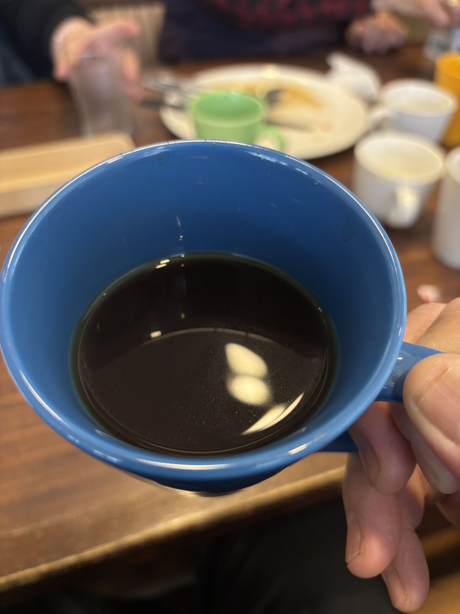 今日は休みになっちゃったので、地元のファミレスでモーニング。
普段は仕事中トイレ行くのが億劫だから避けてるけど、やはり朝はコーヒーでスタートするのが一番いい。