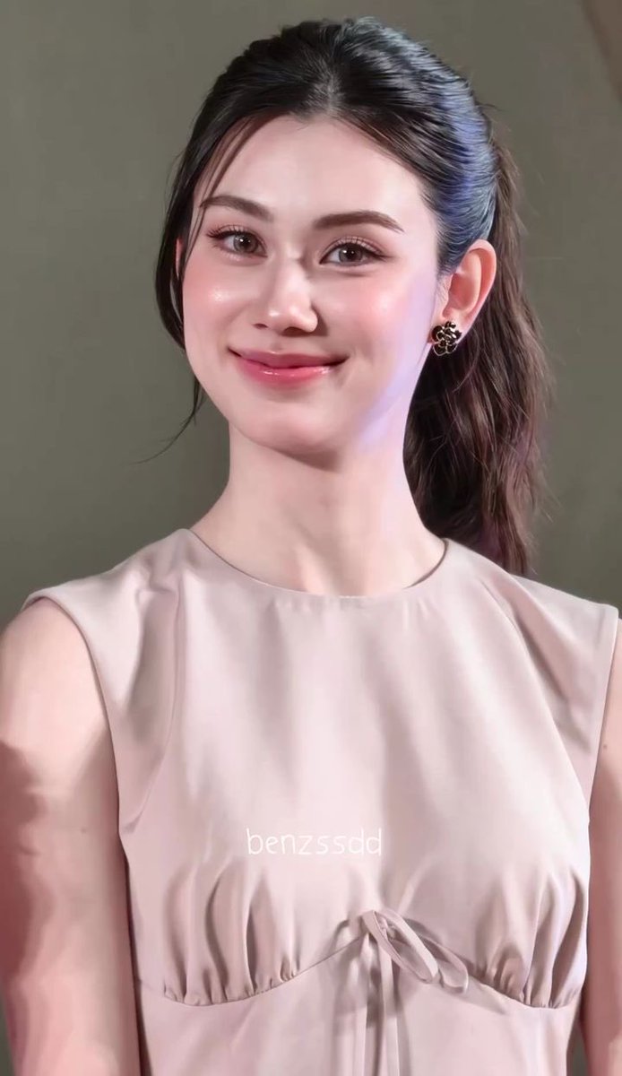 sanschuett's tweet photo. my favorite photos of my puffball lorena 🥺🤏🏼

#Lalinalena #ลีน่าลลินา https://t.co/56pNQs9aHS