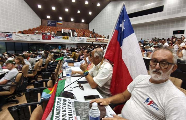 🇨🇺🗣️ <a href="/DiazCanelB/">Miguel Díaz-Canel Bermúdez</a>: (...) quien se levanta con Cuba en este momento se levanta para todos los tiempos, porque en Cuba se está defendiendo la dignidad de los pueblos.

#CubaNoEstáSola #CubaPorLaPaz