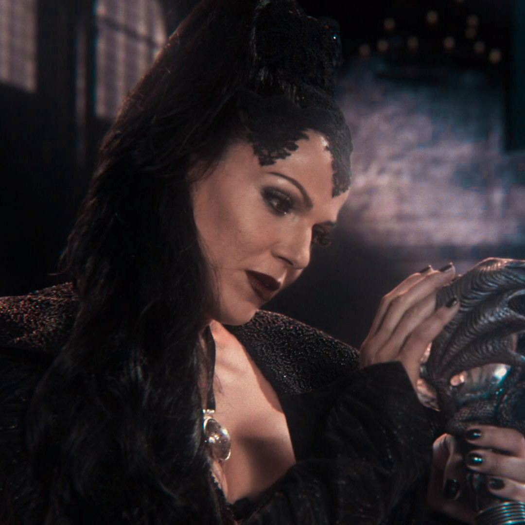 evil queen & ef regina tweet media