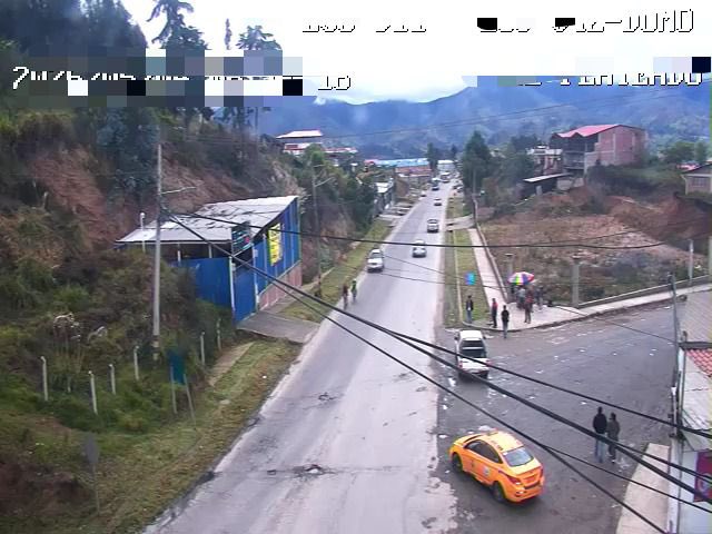 ECU911Machala1's tweet photo. 📍Loja | A esta hora, a través del sistema de #VideoVigilanciaECU911, se visualiza el movimiento vehicular en los accesos y salidas de la ciudad, especialmente en el Terminal Terrestre, al cierre del feriado. 

Conduzca con precaución y respete las normas de tránsito. 

#LíneaÚnicaParaEmergencias 9-1-1