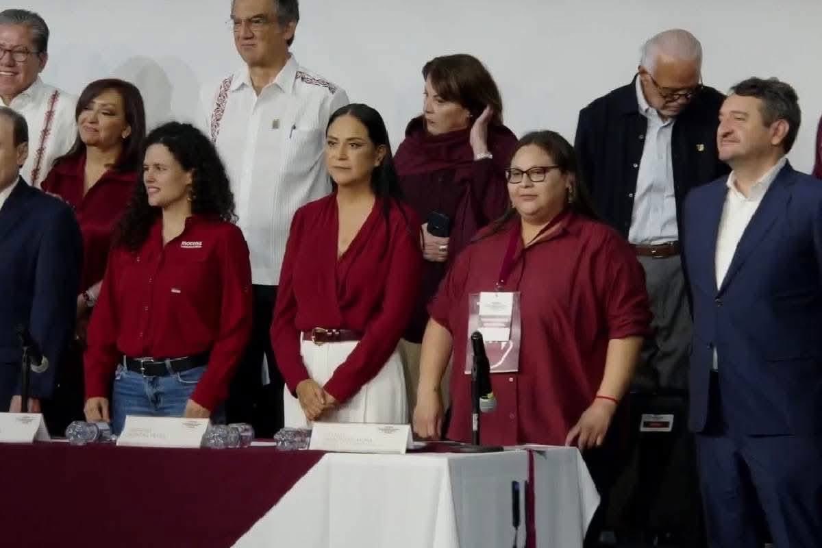 🛑 Ariadna Montiel asume la presidencia de Morena en relevo de Luisa María Alcalde

En sesión extraordinaria del Consejo Nacional, Ariadna Montiel Reyes fue elegida por unanimidad como la nueva presidenta nacional de Morena, sustituyendo en el cargo a Luisa María Alcalde Luján.