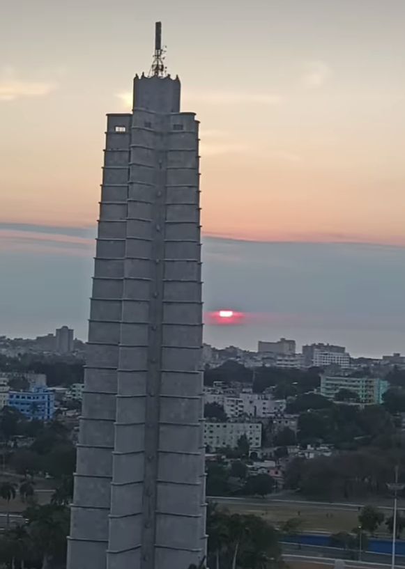 Atardecer en #LaHabanaDeTodos. #CubaNoEstáSola #CubaEstáFirme #CubaVencerá #CubaEsRevolución #CubaViveEnSuHistoría #LaHabanaViveEnMí <a href="/gobhabana/">Gobierno La Habana</a>