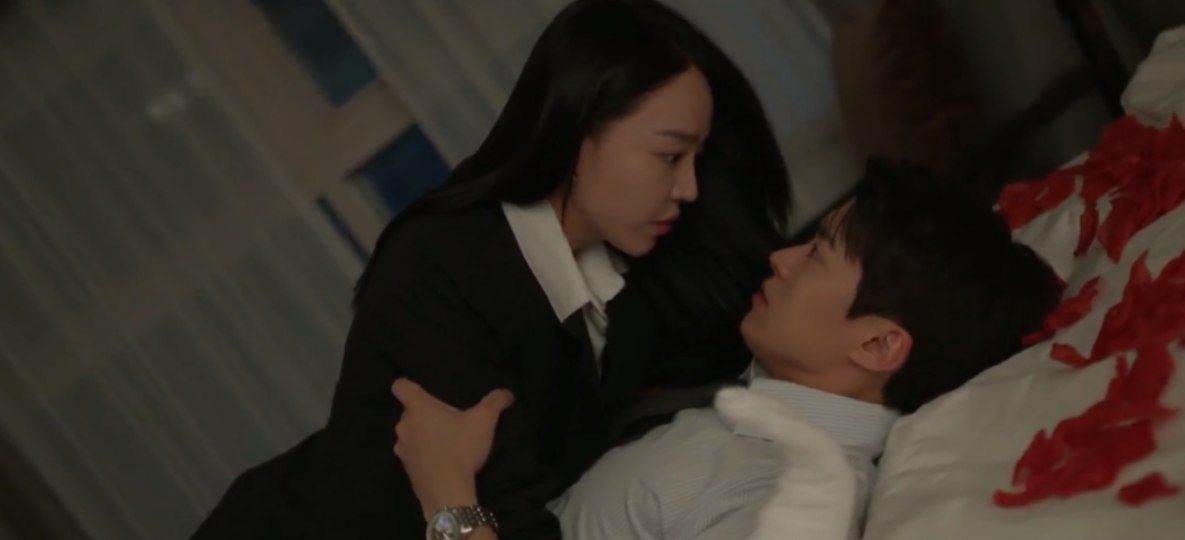 Ep 4 #FilingforLove Tenía mis reservas después del 1 y el 2, pero estoy mega IN. Siento que es una rom-com buenísima. Es cierto que hay una pieza escondida para entender todo. Lo que nos están lazando sobre Jae Yeol, me parece que es otra cosa. Y esos dobles sentidos 👌