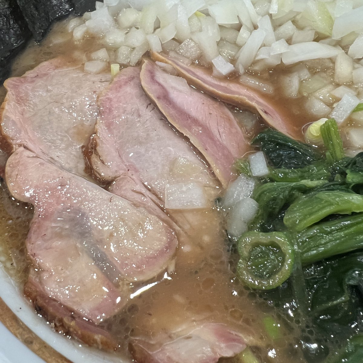 doadw's tweet photo. #家系ラーメン王道家直伝 
#との丸家山形店

やっとMr.との丸家、大沼統括の
新店舗に来れた🫡

オープン前には信者が各地から
続々と集結🤭
大沼さんの人柄の良さの証明ですね

今日の一杯は過去最高に美味い❣️
🌟是非、動画を見て下さい🤭

若ちゃんさん、ゴワゴワ族長さん
同麺有難う御座いました🙇🏻‍♂️ https://t.co/fIPaes08be