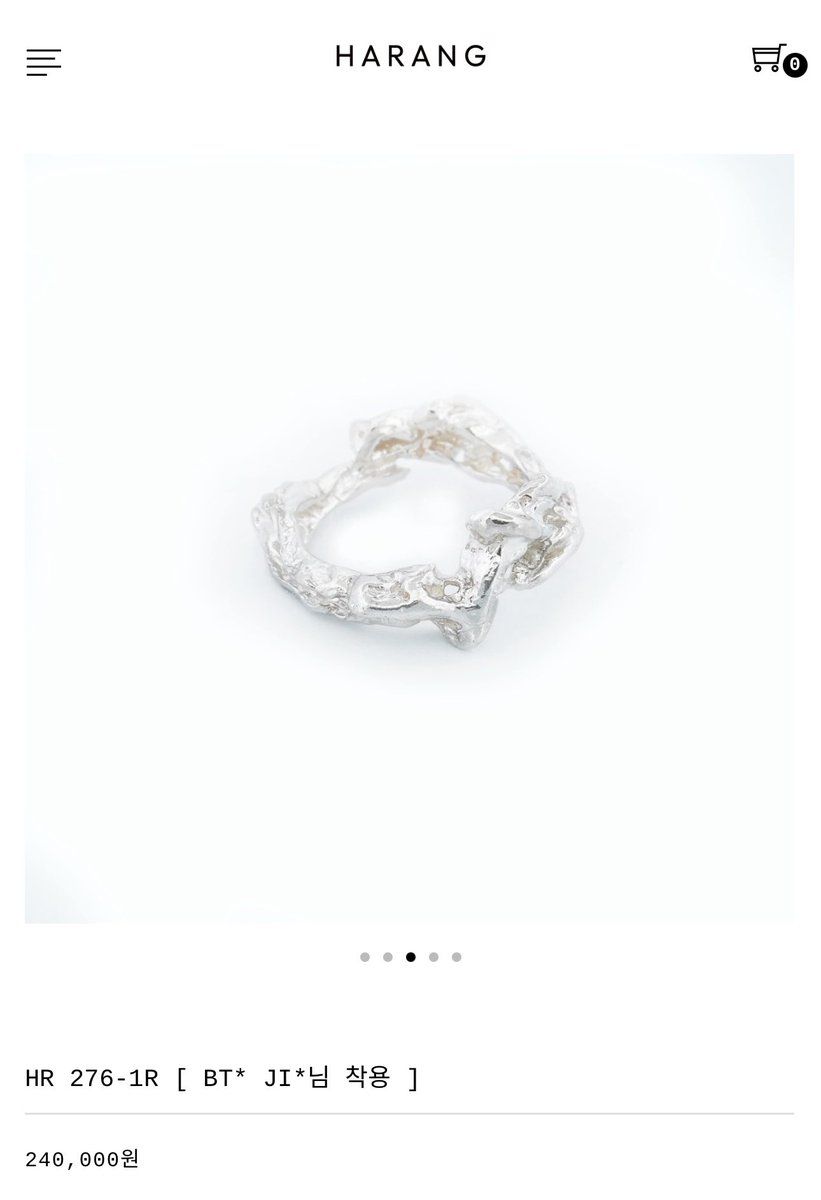 jikookdevil's tweet photo. a marca do anel que o jungkook está usando é HARANG, na foto da pra ver melhor os detalhes dele https://t.co/4GcpxMmqBv
