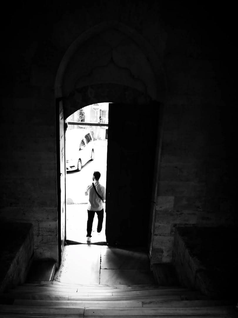 meltemsumeli's tweet image. Işık 
Photo by Meltem Sumeli 📷 
#streetphotography #photo #bnw
