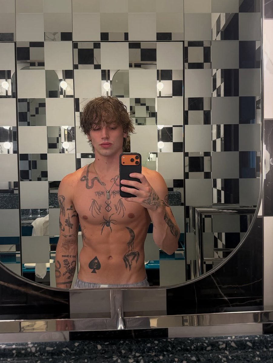 𝙳𝚊𝚒𝚕𝚢 𝕍 tweet media