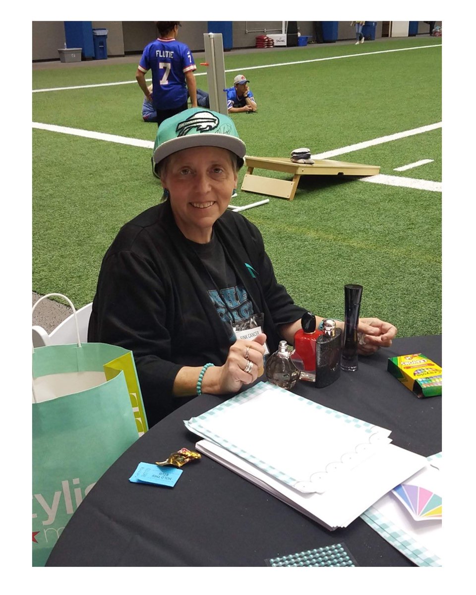 huddles10251's tweet photo. @onemangang97 Hard to believe it’s been 5 years since you took the journey to heaven Mary, at the way too young age of 57. You are always in our hearts 💕 and your spirit keeps inspiring us to fight cancer. We love and miss you! 😢🙏💔 https://t.co/1HCT031Adw