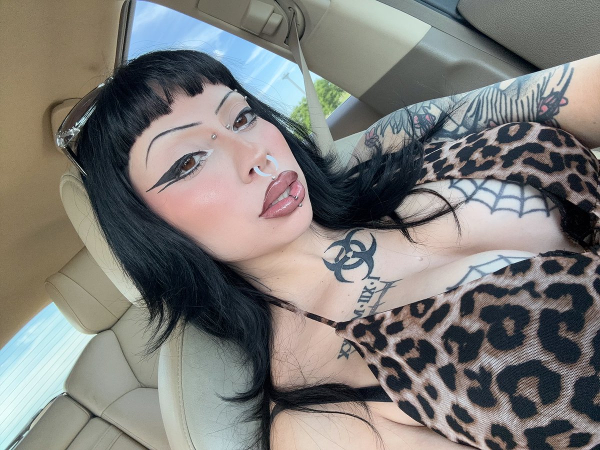 Courtney🕸🕷 tweet media