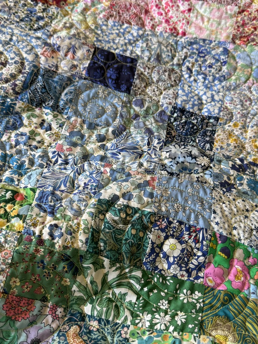 My mom makes custom quilts from scratch. 

Link in replies in you’re down.