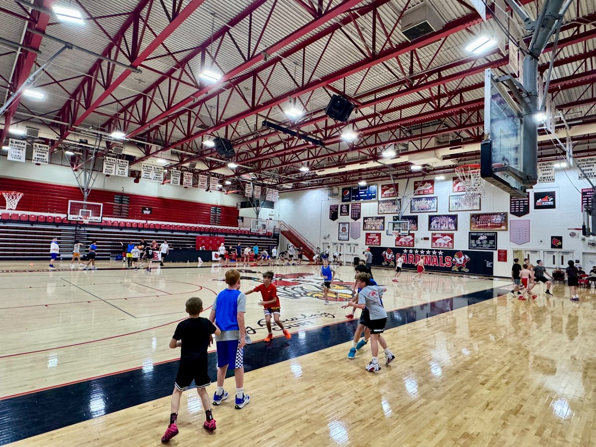 SLBBasketball's tweet photo. Great workout today! 

Thanks so much to everyone for coming out. 

Excited about our future! 💪💪

Stay tuned for more workout opportunities! 🏀

#SLFAMILY #onwardcards https://t.co/LUQWDj3Gqo
