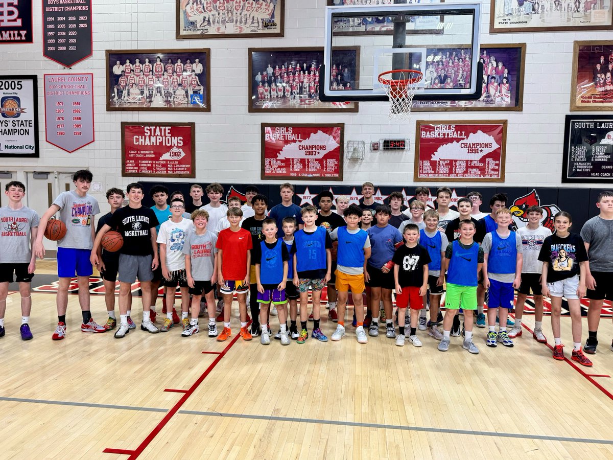 SLBBasketball's tweet photo. Great workout today! 

Thanks so much to everyone for coming out. 

Excited about our future! 💪💪

Stay tuned for more workout opportunities! 🏀

#SLFAMILY #onwardcards https://t.co/LUQWDj3Gqo
