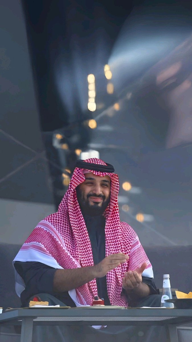 TabJsx's tweet photo. يـا سـيدي والـمـجـد كـفّـك تـنـولـه ... يـا ذروة الـعـلـيـا ويـا عـزّ الأوطـان
مـحـمـد الـلي كـل صـعـبٍ يـطـولـه ... بـالـعـزم والـرؤيـة لـنـا الـمـجـد عـنـوان
لـك الـولاء والـعـهـد حـنّـا نـقـولـه ... بـقـلوب شـعـبٍ مـا تـزعـزع لـهـا شـان https://t.co/LdUzcamiDM