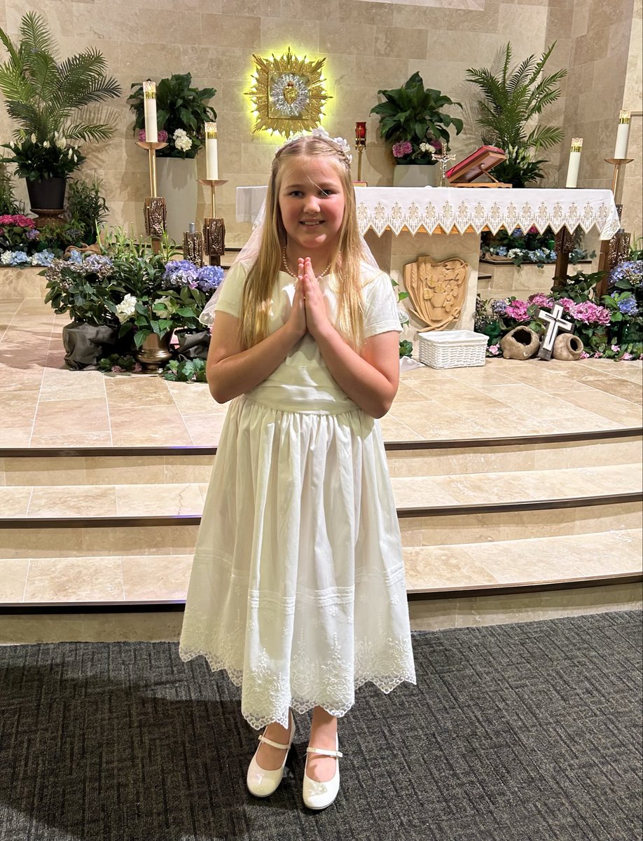 BobbyOlszewski's tweet photo. Very significant day for our family as Reagan made her First Communion at Holy Family. She was asked to do the first reading at Mass which made today even more memorable. Thank you to all of our family and friends who came out to support her. @OrlandoDiocese https://t.co/6UsW732AF9