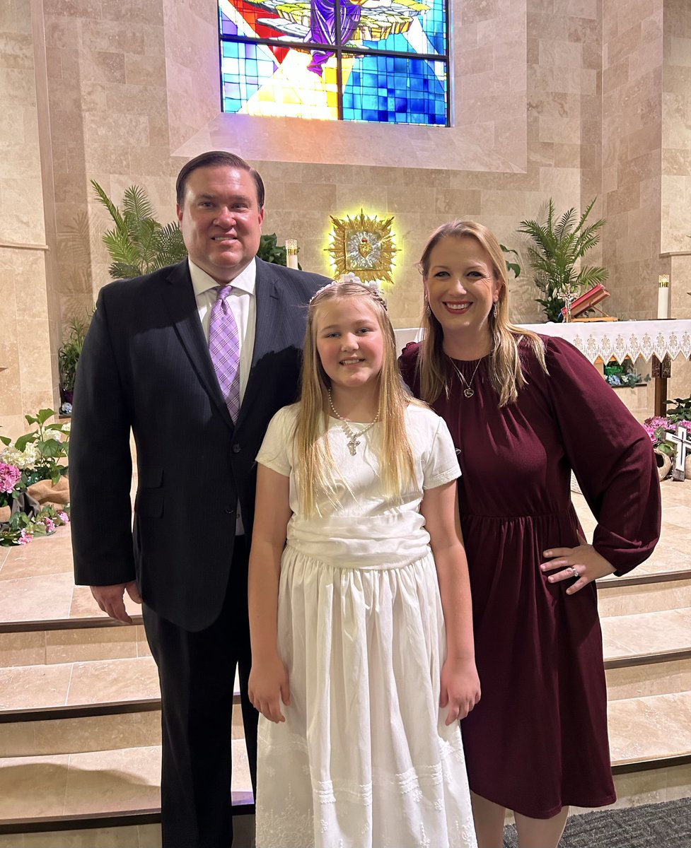 BobbyOlszewski's tweet photo. Very significant day for our family as Reagan made her First Communion at Holy Family. She was asked to do the first reading at Mass which made today even more memorable. Thank you to all of our family and friends who came out to support her. @OrlandoDiocese https://t.co/6UsW732AF9