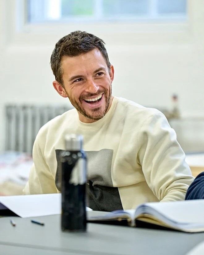 ✨ jonathan bailey lovebot ✨ tweet media