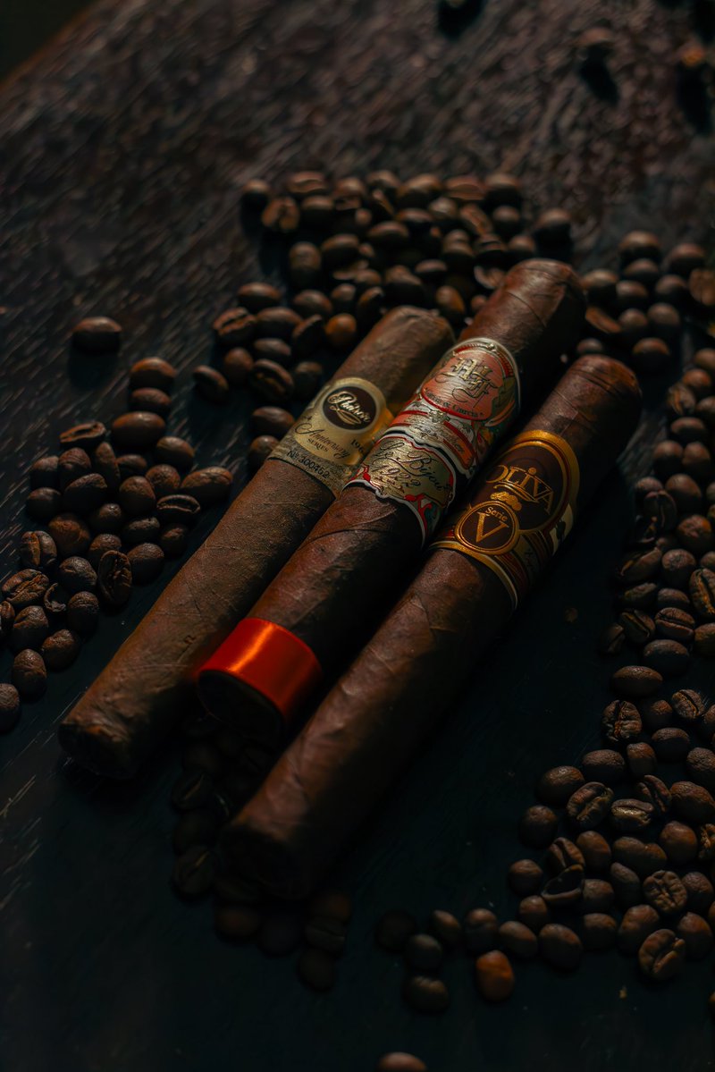 Cigar Manor tweet media