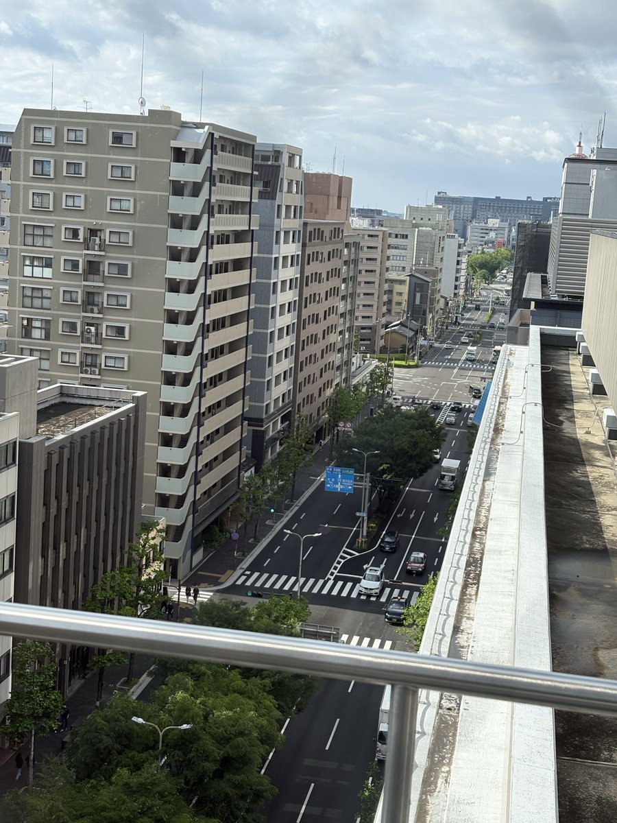 おはようございます。京都の老舗ライブハウス、拾得でライブをするために上洛。昨日は雨が強かったのだけど、今日はスッキリ晴れて良かったー。
