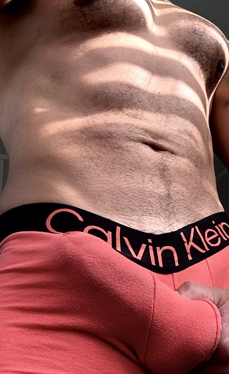 Jacked_Zaddy's tweet image. Hammertime 🔨 
.
.
#gay #dadbod #muscle #gaymuscle