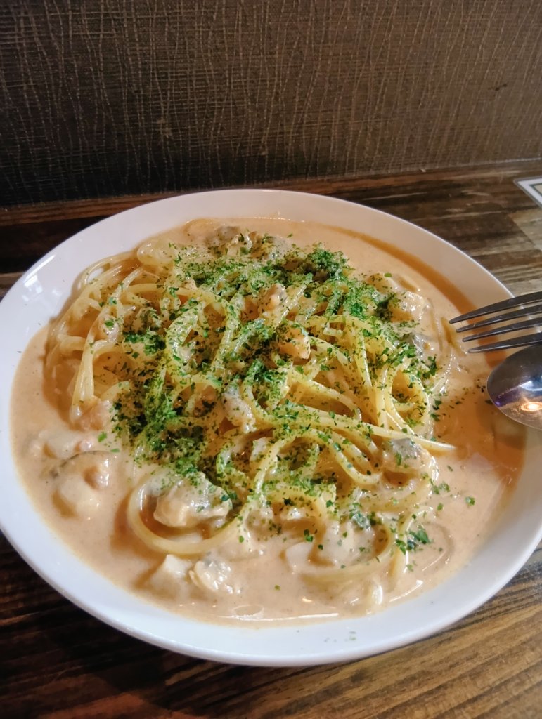 tamapong's tweet image. 昨日は仕事終わりで #黒川 #HOME シーフードパスタ🍝美味しかったです😘REDBLACKWINGのコウイチさんのギターをお借りして2曲2回し歌ってきました🎤🎸ありがとうございました💖
居合わせた方々から次回「待ち合わせはHOMEで」の連絡も頂きました😊✨
今日もHOME行く予定なので一緒に遊びましょう😚👍