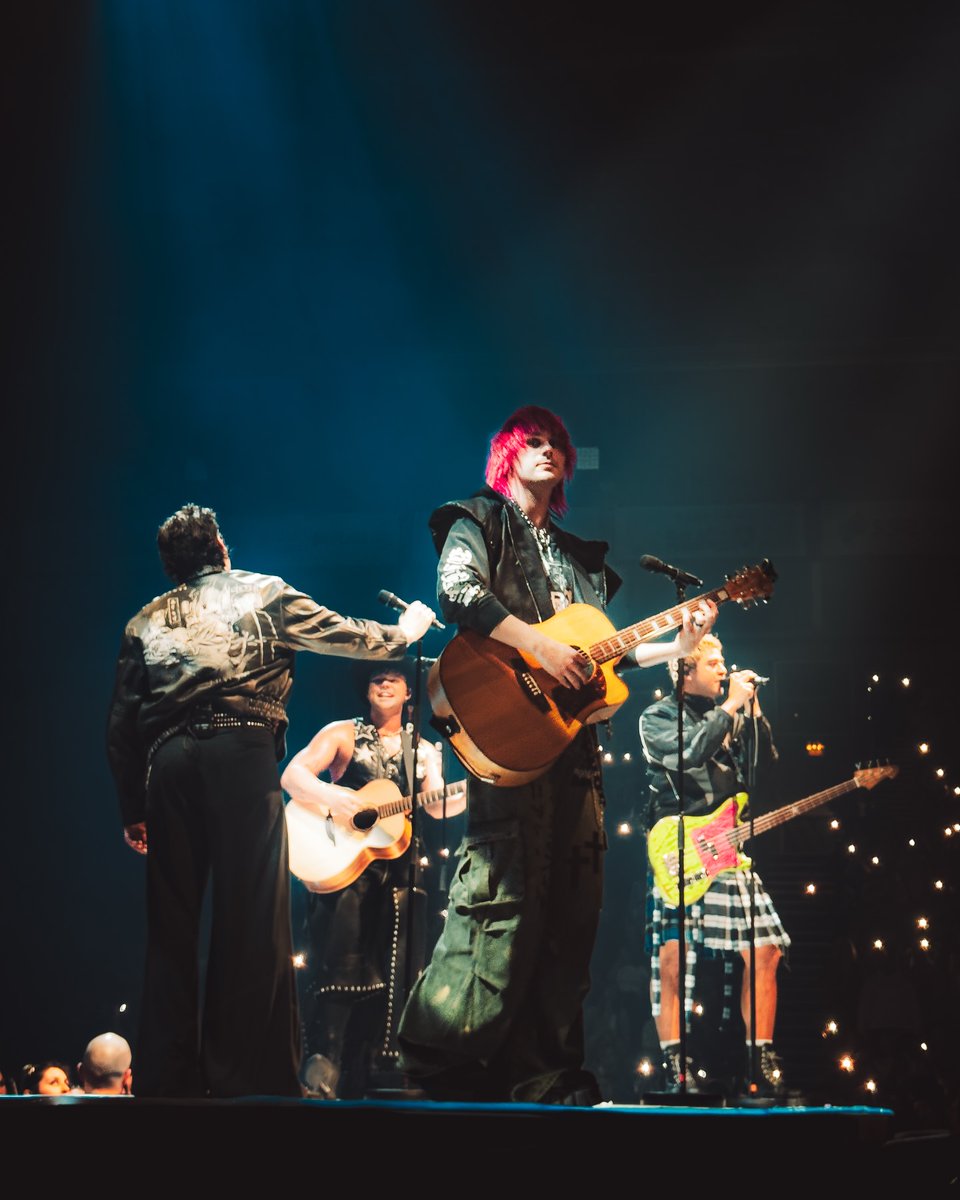 5SOSBrazil's tweet photo. 📍: Belfast, Irlanda do Norte - The SSE Arena - 26/03/2026 #BelfastlsAStar #EASBelfast
📸: breachomens (2/TT), shiningsaz (3/TT) e gracelizabetht (4/IG) https://t.co/u4RYvSU92Z