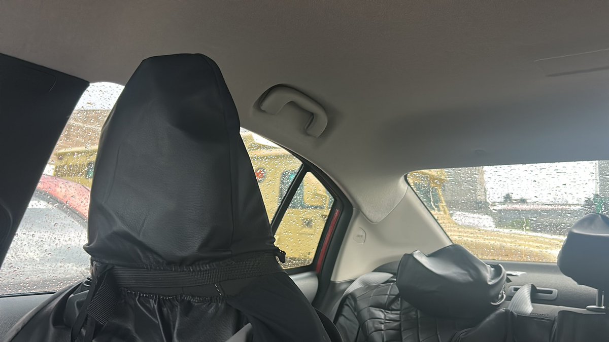 herzelgm's tweet photo. @SomosCometra tantito sentido común con su personal,
No puedo irme porque habiendo tanto lugar, se les
Ocurre estacionarse justo atrás de los
Coches https://t.co/BSsgUCloc4