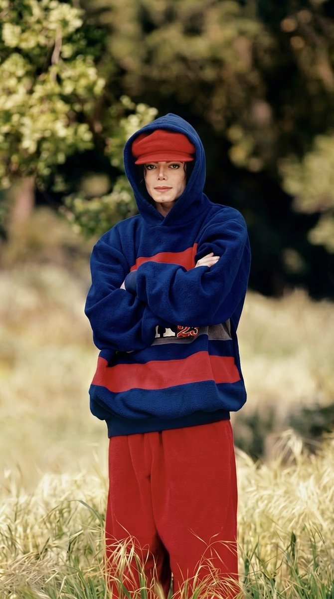 slimkhezri's tweet photo. I've always loved these shots of Michael. Restored old photos from the 1995 issue of Vibe Magazine. #MichaelJackson #KingOfPop https://t.co/RBdaTthQP5
