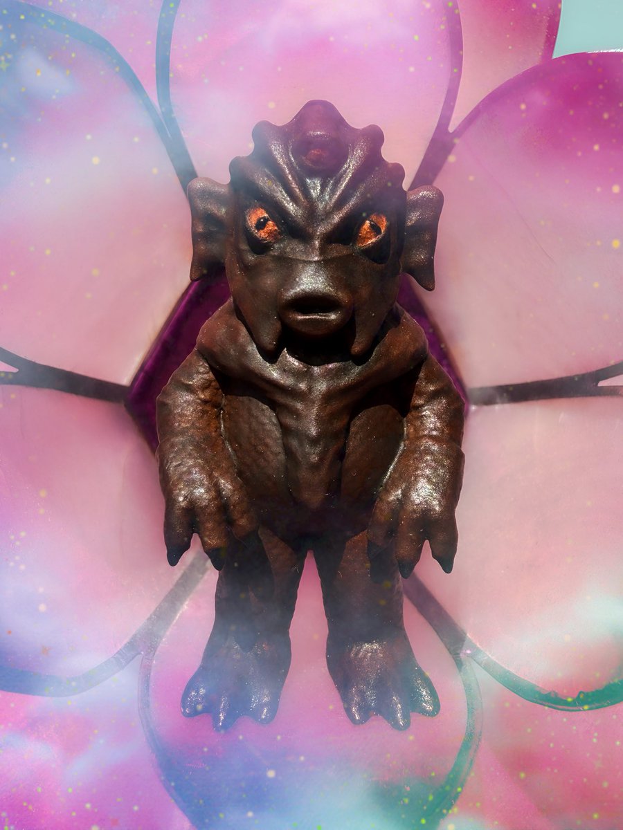 KateStewart65's tweet image. Silurian Baby

Far across the ocean and as the first of it’s kind, travelling in a flower came this Silurian Baby.

 (I am a fan of fairies 🧚🏻‍♀️🤭🩷)

#doctorwho #silurian #stewartwolf❤️