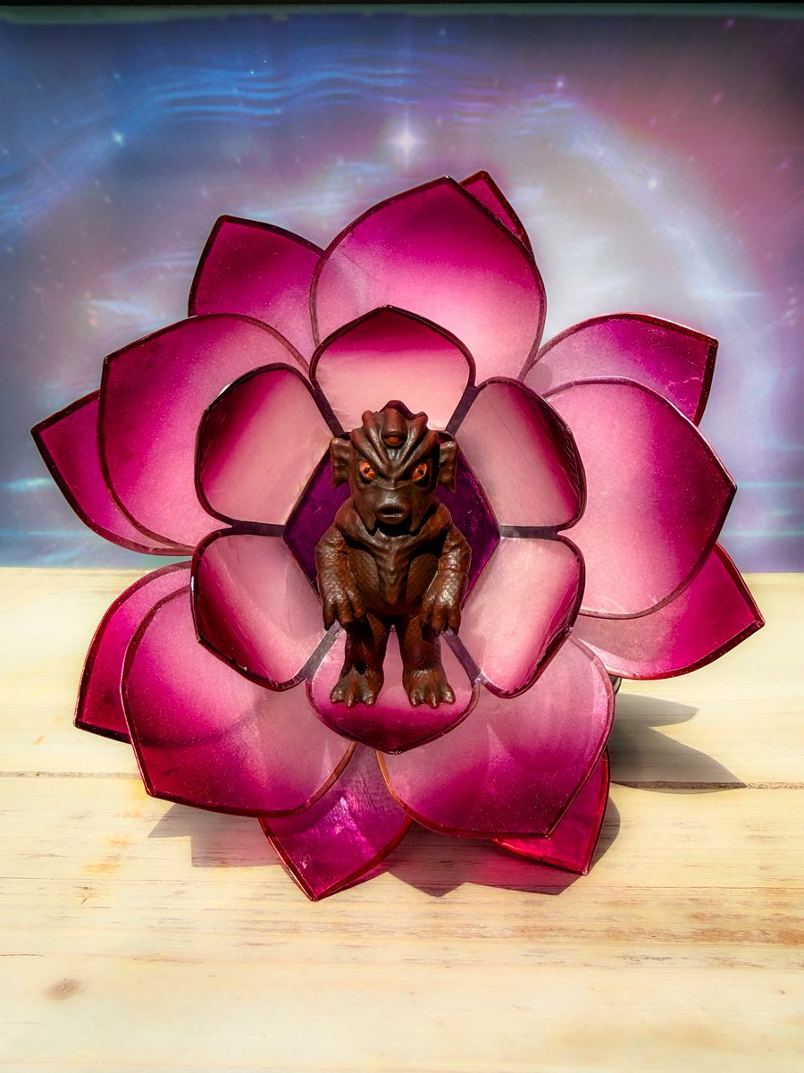 KateStewart65's tweet image. Silurian Baby

Far across the ocean and as the first of it’s kind, travelling in a flower came this Silurian Baby.

 (I am a fan of fairies 🧚🏻‍♀️🤭🩷)

#doctorwho #silurian #stewartwolf❤️