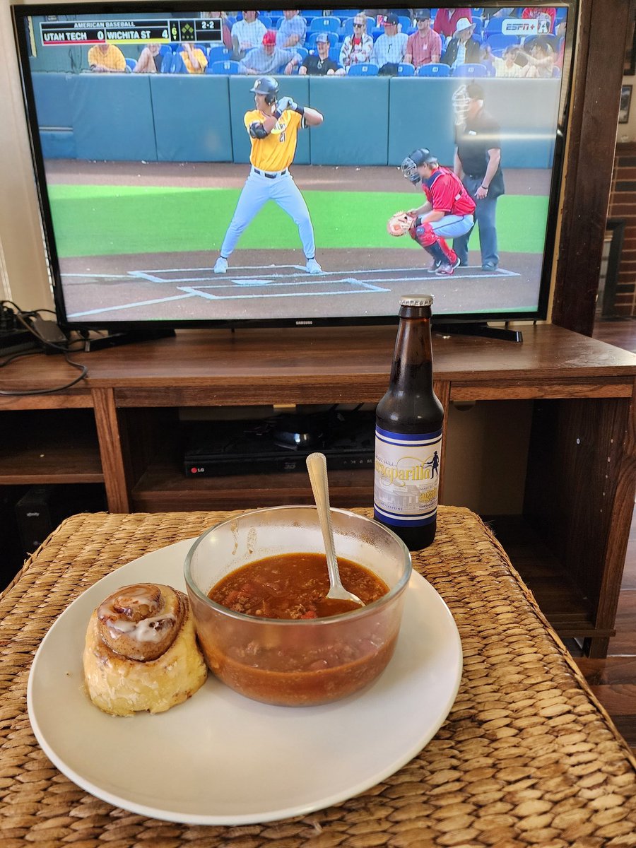 EarnedFunAvg's tweet photo. Want to hear about the infamous Screamer story from @zachbeeson22? Check out the latest episode where Zach shares how he became a fan of the @Angels and why he started traveling to see baseball around the world. Zach also shares the background behind making food from the area. https://t.co/rDlZmz2wOm