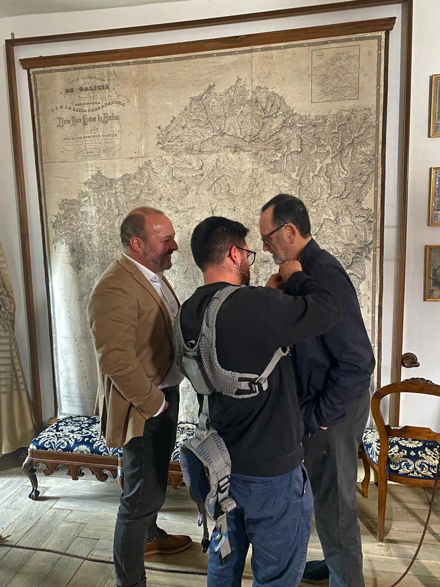 NosTelevision's tweet photo. Para conmemorar o Ano Otero Pedrayo, estamos gravando unha serie de conversas en Trasalba. Poder facelo na súa casa, testemuña de boa parte da historia cultural e política galega no S.XX, é marabilloso
@Otero_Pedrayo @SXPL @DACCultura @magago @mlsandez https://t.co/kalCRmpPzt