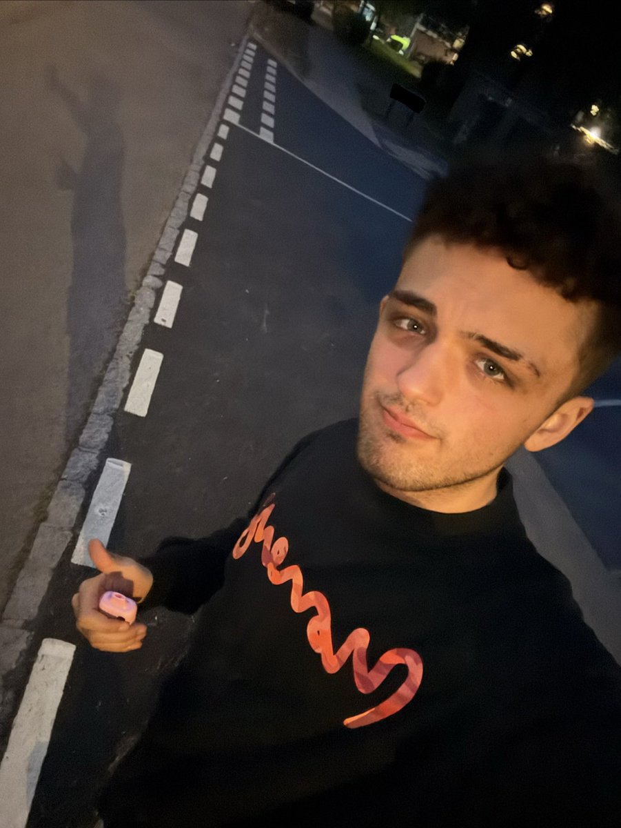 TwoSotonLads's tweet photo. who’s out and about 👀 need someone to drop to their knees 😈 #gay #bi #straight #curious #mlm #2️⃣sotonlads https://t.co/79y4zNLeP7