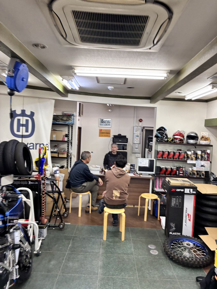 ikkirmz's tweet photo. 昨日はモトクロスの頃からの古い古い集まりの恒例の高齢の会でした。
なんだかんだ久々の集いもアラ還、アラフィフの楽しい語らいをあざした！
今後の余生もよろしくお願いいたしたい次第です！ https://t.co/T49R2fAdP7