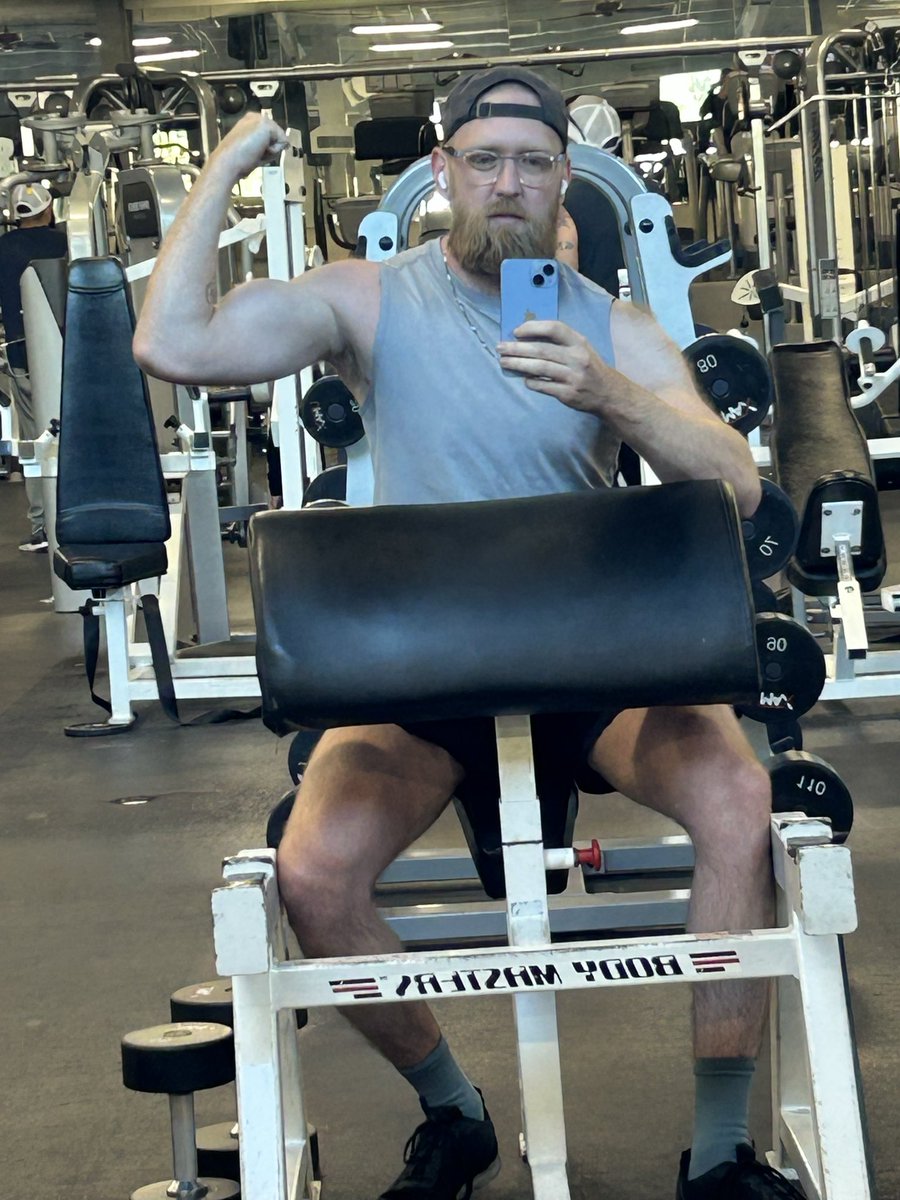 WilliamsDB's tweet photo. Breaking news: local gay dude has a brief moment of not hating his body. More at 5. https://t.co/0swPfmg9mZ