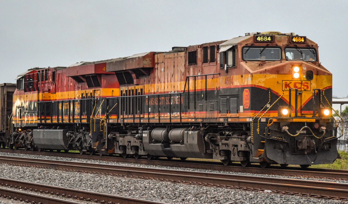 SE_Railfan84's tweet image. We end the weekend with a 2 lead @CPKCrail (KCS) Coke empty led by KCS 4684.  #Railfanning #Photography #Photo #Train #Railroad