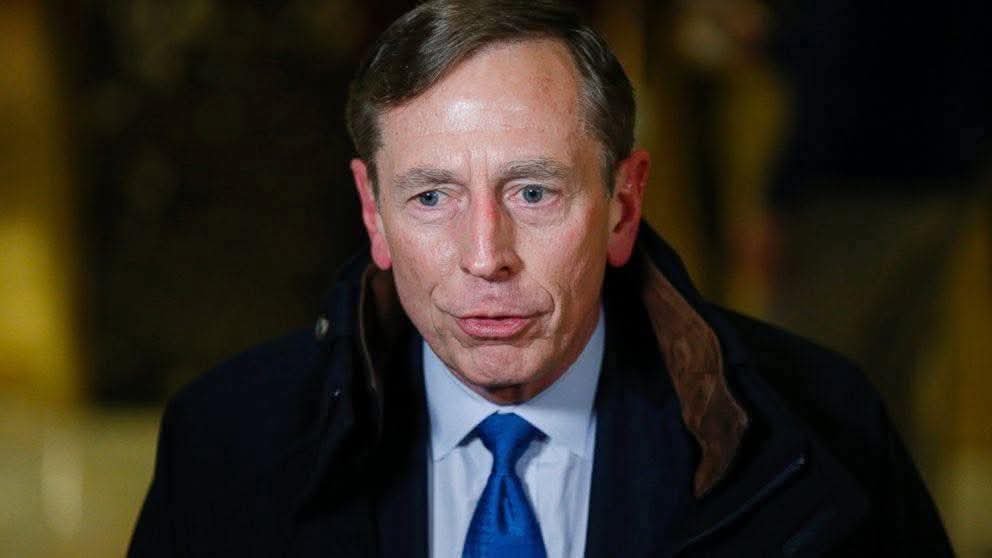 MykhailoRohoza's tweet image. Former CIA Director Petraeus: Ukraine has nearly stopped Russia on the front. Its drone warfare is constantly intensifying — a “death zone” now stretches up to 35 km from the line of contact, where everything is under continuous surveillance.
Production is surging: this year,